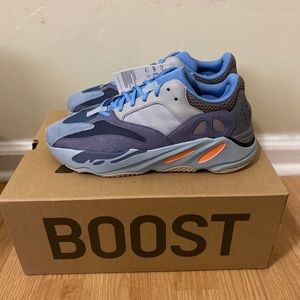 Yeezy 70” Carbon Blue”